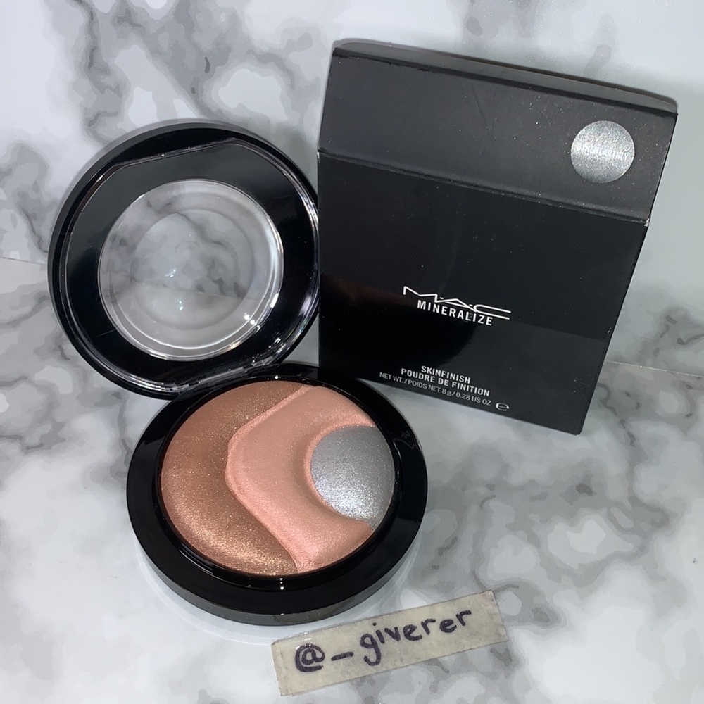 OTHEREARTHLY MAC Extra Dimension SkinFinish